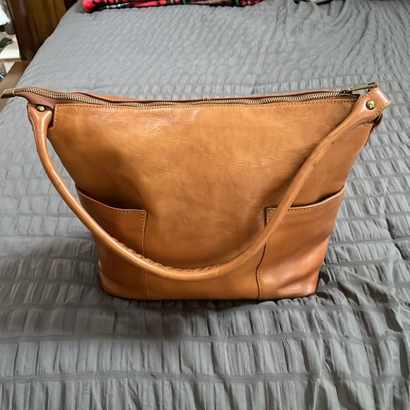 I Medici Firenze Handbags - I MEDICI FIRENZE Italian leather shoulder bag.